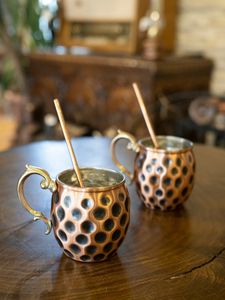 Tasses à Moscow Mule et verres à bière en cuivre noir Dott, design martelé, luxe moderne, durables, grande capacité, 100 % cuivre pur - Product Image 4