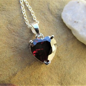 Colgante de Diamante Negro con Corte Corazón, Cadena de Plata, Joyería Clásica para Mujer, Uso Diario - Product Image 1