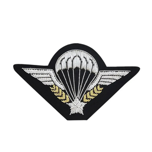 Écusson brodé main en fil d'or et d'argent, motif aile, emblème d'aviation 3D, en tissu toile, avec épingle de sûreté, pour blazer - Product Image 4