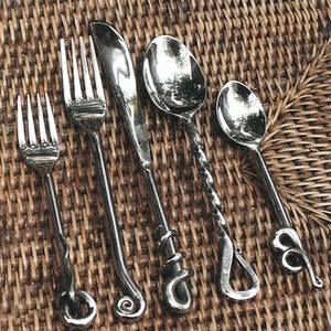 Ensemble de couverts élégants en acier inoxydable, couteau, fourchette, cuillère, finition miroir haute brillance, passe au lave-vaisselle, essentiels pour les dîners de mariage - Product Image 3