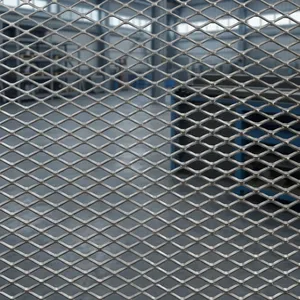 Malla Metálica Perforada Galvanizada Industrial Exclusiva, Rollo de Malla de Alta Seguridad con Orificios en Forma de Diamante para Cercas, Divisiones Estructurales, Personalizable - Product Image 1
