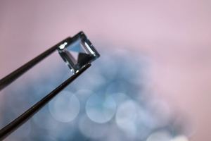 Venta al por mayor de topacio azul natural de alta calidad con corte de diamante, piedra preciosa suelta de 7 mm, certificado IGI para joyería. - Product Image 1