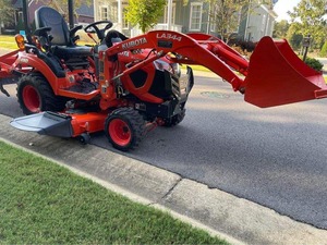 รถแทรกเตอร์ขนาดเล็ก Kubota BX23S ปี 2026 ขับเคลื่อน 4 ล้อ พร้อมหัวตักดินและเครื่องตัดหญ้าขนาด 60 นิ้ว ใช้งานเพียง 143 ชั่วโมง ขายพร้อมเครื่องยนต์ดีเซลประสิทธิภาพสูง - Product Image 6