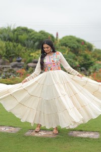 ชุดเดรส Anarkali ผ้าคอตตอน Kora ดีไซน์หรูหรา พร้อมงานปักดิ้นหลายสี และงานปัก Gota Patti ชุดเดรส Kurti Anarkali ผ้าคอตตอน Kora พร้อมงานปักดิ้น - Product Image 1