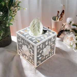 Boîte à mouchoirs de luxe PearlHarmony, porte-mouchoirs artisanal en nacre avec élégant motif mosaïque personnalisé pour la décoration - Product Image 4