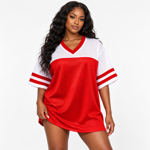 Camiseta Personalizada de la Hermandad Delta Sigma Theta con Cuello en V, Bloques de Color, Manga Corta, Roja y Blanca, Estilo Casual - Product Image 1