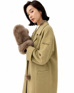 Mitaines en fausse fourrure de qualité supérieure pour femmes, gants thermiques ultra doux pour l'hiver avec doublure en peluche pour les voyages par temps froid et les tenues décontractées - Product Image 2