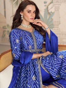 Vestido Anarkali de Diseñador Sayuri Sakshi, en Seda Chinon con Bordado y Estampado Digital, Compre Directamente del Proveedor - Product Image 4