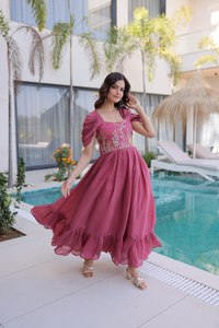 Vestido Largo Moderno de Diseñador Mal Chanderi, con Cuello Cuadrado y Mangas Cortas Plisadas, para Bodas, Fiestas de Compromiso y Eventos - Product Image 5