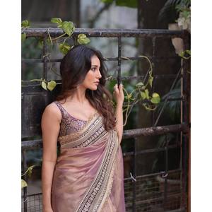 Elegante vestido de noche sari con hermosas lentejuelas y bordado de Dori con borde de encaje elegante - Product Image 3