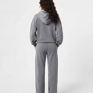 Conjunto de Sudadera con Capucha y Pantalones Deportivos de Felpa Gris con Logotipo Bordado, Estilo Casual y Holgado de 2 Piezas para Mujer - Product Image 5
