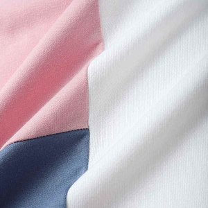 Sudadera con capucha de forro polar para hombre, personalizada al por mayor, con bloques de color y patchwork en tonos pastel, con bolsillo canguro, estilo casual urbano, ajuste cómodo - Product Image 3