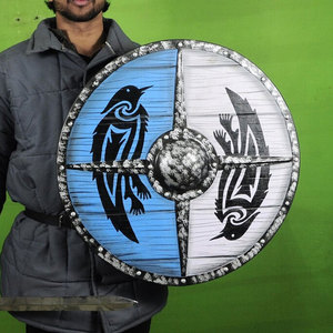 Bouclier rond en bois Viking fait main, design nordique traditionnel pour événements costumés, usage décoratif et collection - Product Image 1