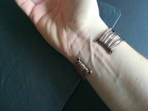 Bracelet manchette en cuivre, manchette minimaliste en fil métallique, simple, décontracté, élégant, bracelet de tous les jours, cadeau de bijoux idéal pour les jeunes femmes - Product Image 6