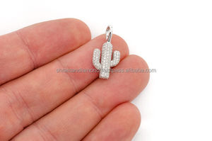 Pendentif Cactus Personnalisé en Or Jaune 10K, Pavé de Diamants de Laboratoire Ronds Brillants, Breloques Thème Végétal, Unisexe, Style Mignon pour Usage Quotidien - Product Image 6