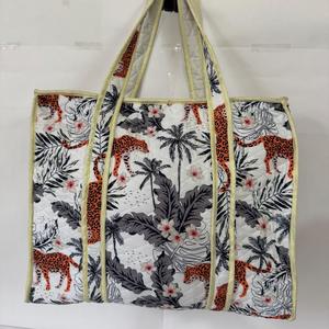 Bolso acolchado con estampado de selva para mujer, bolso de mano con diseño de animales exóticos, bolso de hombro de viaje de gran capacidad, ecológico, suave, plegable, con cremallera - Product Image 5
