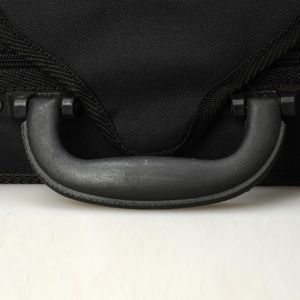 Custodia rigida triangolare interna in tessuto Oxford nero per basso, con chiusura a cerniera, realizzata in nylon e materiale PC - Product Image 6