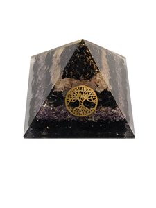 Pyramide d'Orgonite en Cristal avec Couches de Cuivre, Tourmaline Noire, Améthyste et Quartz Rose pour la Guérison des Chakras chez Amayra Crystals - Product Image 4