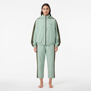 Ensemble de survêtement sportif deux pièces pour femmes, veste courte en nylon léger surdimensionnée, pantalon à cordon de serrage avec bande latérale - Product Image 1