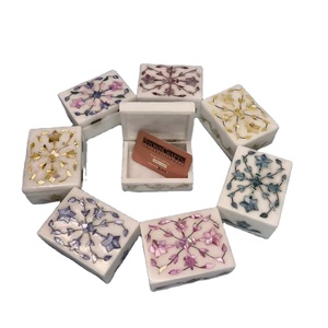 Cajas de joyería de mármol al por mayor en colores surtidos | Almacenamiento de incrustaciones de piedra hechas a mano para anillos, pendientes y accesorios - Product Image 1