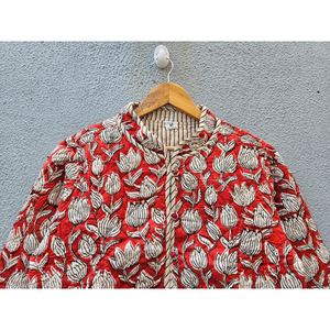 Chaqueta acolchada de algodón con estampado floral hecho a mano, con botones al frente y bolsillos, para uso casual en invierno, regalo para ella. - Product Image 4