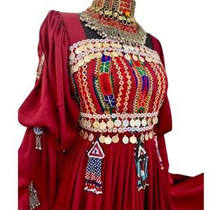 Vestido de terciopelo afgano color granate oscuro con bordado floral amarillo en el borde y chaleco bordado a juego para eventos tradicionales - Product Image 2