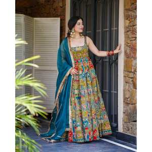 ชุดเดรส Anarkali ลายดอกไม้ดีไซเนอร์ พร้อมผ้าคลุมไหล่ สำหรับงานปาร์ตี้-ไซส์ XS 800 กรัม - Product Image 1