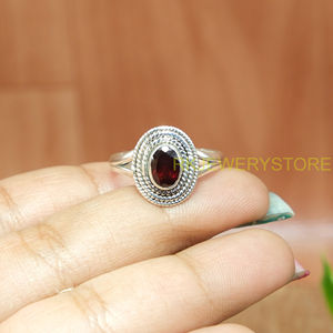 แหวนเงินแท้ 925 รูปไข่ ประดับพลอยโกเมนธรรมชาติ ลายเชือกถัก ทำมือ สำหรับผู้หญิง |   เครื่องประดับเงินแบบวินเทจประดับขอบเพชร - Product Image 4