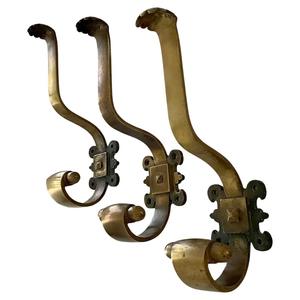 Crochet double en métal brossé élégant, solution de suspension robuste et durable - Product Image 1