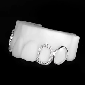 Grillz dentaire de luxe Hip Hop personnalisé en argent 925 plaqué or, serti de moissanite - Product Image 2