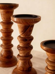 Ensemble de 3 porte-bougies en bois rustiques faits à la main, supports décoratifs pour bougies piliers de style farmhouse - Product Image 6