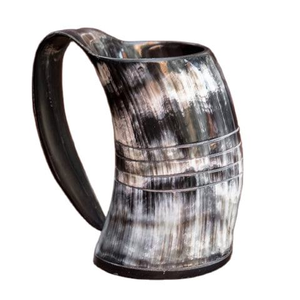 Una noble taza de cuerno hecha a mano que resuena con la historia, una taza de cuerno para coleccionistas que buscan encanto rústico y tradición ancestral. - Product Image 1