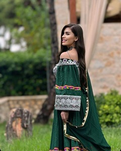 Ensemble de robe tribale vintage en mousseline de soie verte brodée, manches longues, détails argentés, style afghan, pour l'Aïd, à porter toute l'année - Product Image 2
