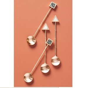 Juego de Cubiertos Modernos y Sostenibles de Metal con Diseño Atractivo para Banquetes, Cenas de Boda, Cucharas Doradas de Aspecto Real - Product Image 6