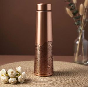 ขวดน้ำทองแดงลายคลื่นแบบตะวันออก พกพาสะดวกสำหรับการเดินทาง - Product Image 1