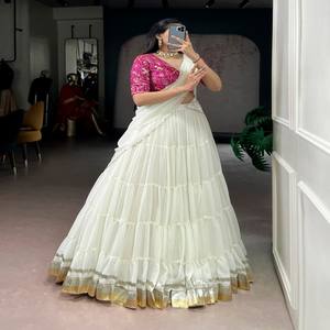 VASTRA COTTAGE Lehenga de mármol de diseño con forro interior completo, cremallera con cordón, blusa con encaje repujado y lentejuelas, y dupatta con efecto metalizado - Product Image 5