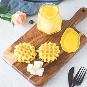 Tabla de cortar de madera estilo rústico con acabado rústico, perfecta para cocinas de estilo campestre, comedor o catering. - Product Image 3