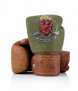Gants de boxe en cuir Fairtex vert personnalisés avec logo, fermeture auto-agrippante, sangles réglables pour le kick-boxing et les arts martiaux – Vente en gros - Product Image 5