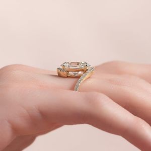 Anillo de banda cruzada de oro amarillo de 14K con diamante cultivado en laboratorio de corte ovalado de 2.01 CT, regalo nupcial para promesa o amuletos. - Product Image 2