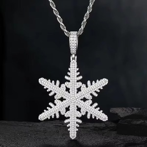 Pendentif de luxe en moissanite flocon de neige, argent 925 plaqué rhodium, micro-pavé, taille brillant rond, pour usage quotidien, pour homme - Product Image 6