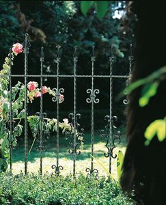 Panneaux de clôture décoratifs en fer forgé thermolaqué, garantie 3 ans pour usage extérieur, solutions de clôture de luxe personnalisées pour villas - Product Image 2