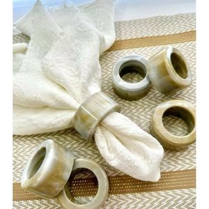 Anillos de Servilleta de Resina Elegantes, Accesorios de Comedor para una Mesa Elegante - Product Image 6