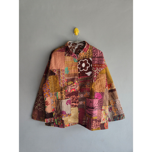 Veste en patchwork de soie Kantha réversible style bohème, manteau matelassé vintage pour femme, design personnalisé, cadeau pour elle - Product Image 1