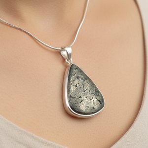 Pendentif unique en marcassite couleur or rose et or jaune, forme poire, cabochon, bijou fait main, cadeau de caractère pour elle - Product Image 2
