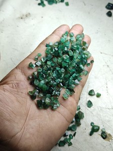 Pierres brutes d'émeraude naturelle 3-7 carats, émeraude brute verte en gros pour la fabrication de bijoux - Product Image 3