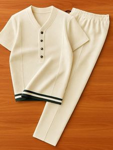 Ensemble de chemises pour hommes en coton/fibre de bambou côtelé uni avec logo personnalisé, manches courtes, col en V, boutons sur le devant, deux pièces, vêtements décontractés d'été - Product Image 2