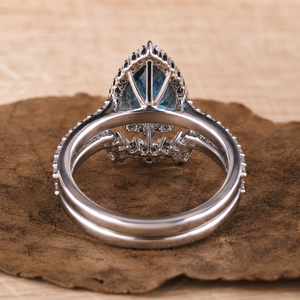 Anillo de Compromiso y Boda con Zafiro Azul Corte Pera y Halo de Diamantes, Chapado en Oro Blanco sobre Plata, para Mujer - Product Image 2