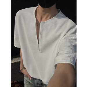T-shirt gaufré à demi-zip pour homme, imprimé sérigraphié, coupe ample, manches courtes, motif uni, idéal pour l'été - Product Image 4