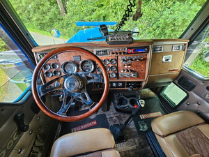 Camion Kenworth W900L 2003 d'occasion en bon état, 4 places, 131 000 km, 316 kW, 430 ch, 6 cylindres, transmission automatique - Product Image 5