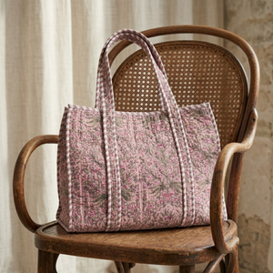 Bolso Tote Acolchado Floral Morado Claro, Bolso de Hombro de Tela de Algodón Premium con Ribete en Contraste, Obra Maestra de Alta Costura - Product Image 5